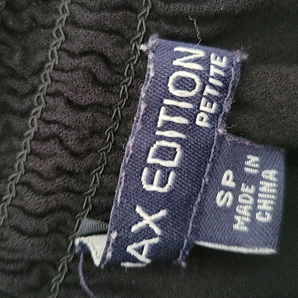 🖤 Max Edition Black Off-the-Shoulder Blouse with Cream Lace – Fun & Flirty - Picture 2 of 3